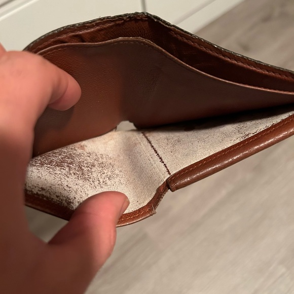 Louis Vuitton Men’s Monogram Bifold Wallet - Picture 6 of 12